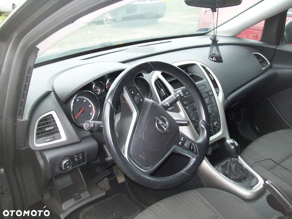 deska konsola pasy poduszki opel asra j