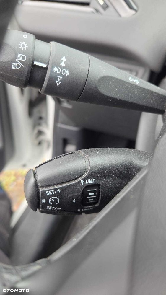 Peugeot 208 - 6
