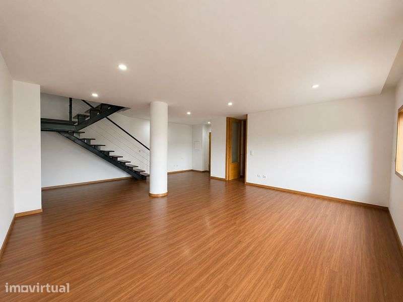 T3 Duplex impecável no centro Paredes - Grande imagem: 2/10