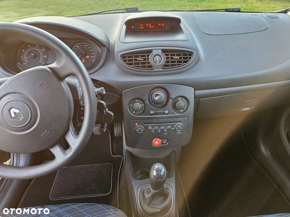 Renault Clio - 10