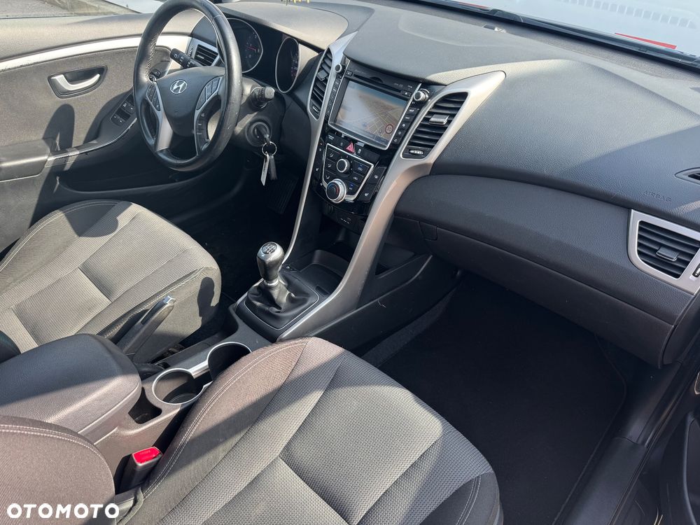 Hyundai i30 blue 1.6 CRDi Classic Navigation - 11