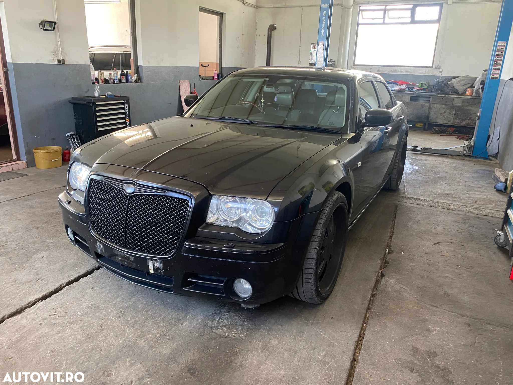 Dezmembrez piese Chrysler 300c - 2