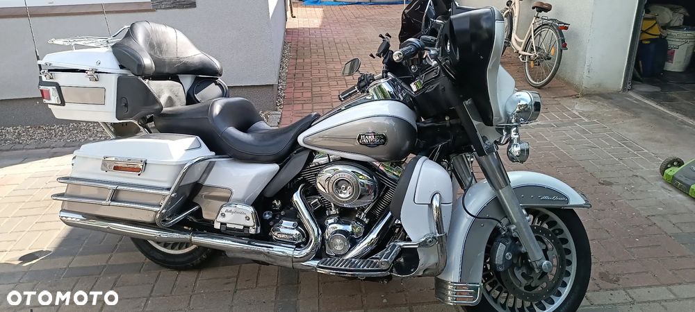 Harley-Davidson FLHTCU Ultra - 1