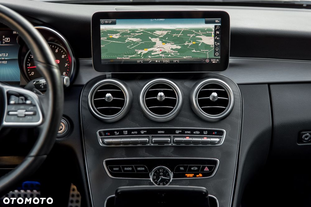 Mercedes-Benz Klasa C 300 9G-TRONIC - 26