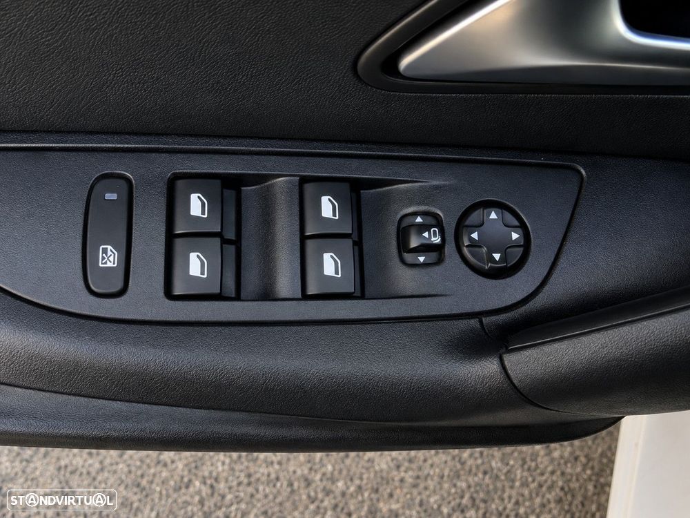 Peugeot 2008 1.2 PureTech Allure Pack EAT8 - 15