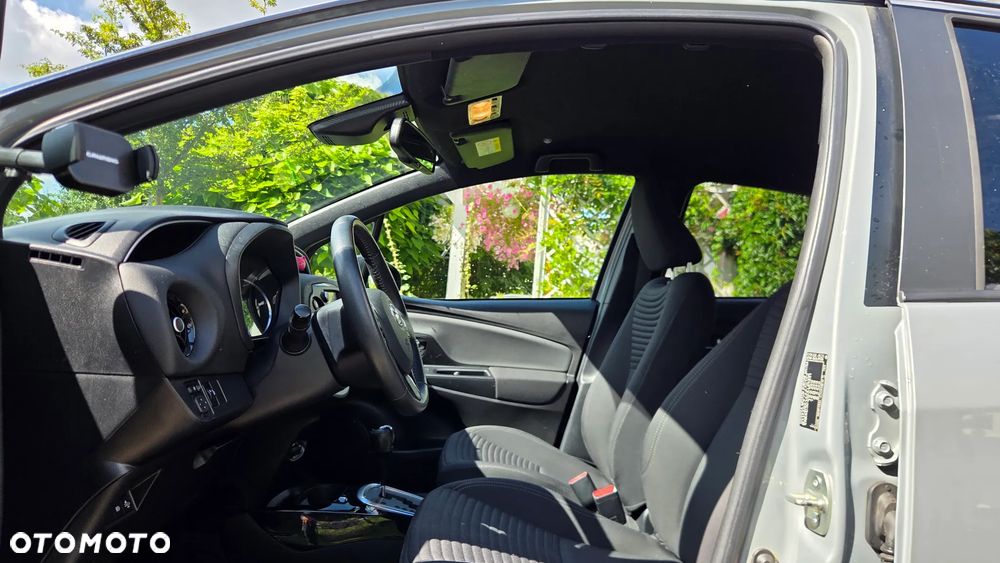 Toyota Yaris Hybrid 100 Selection Platinum - 14