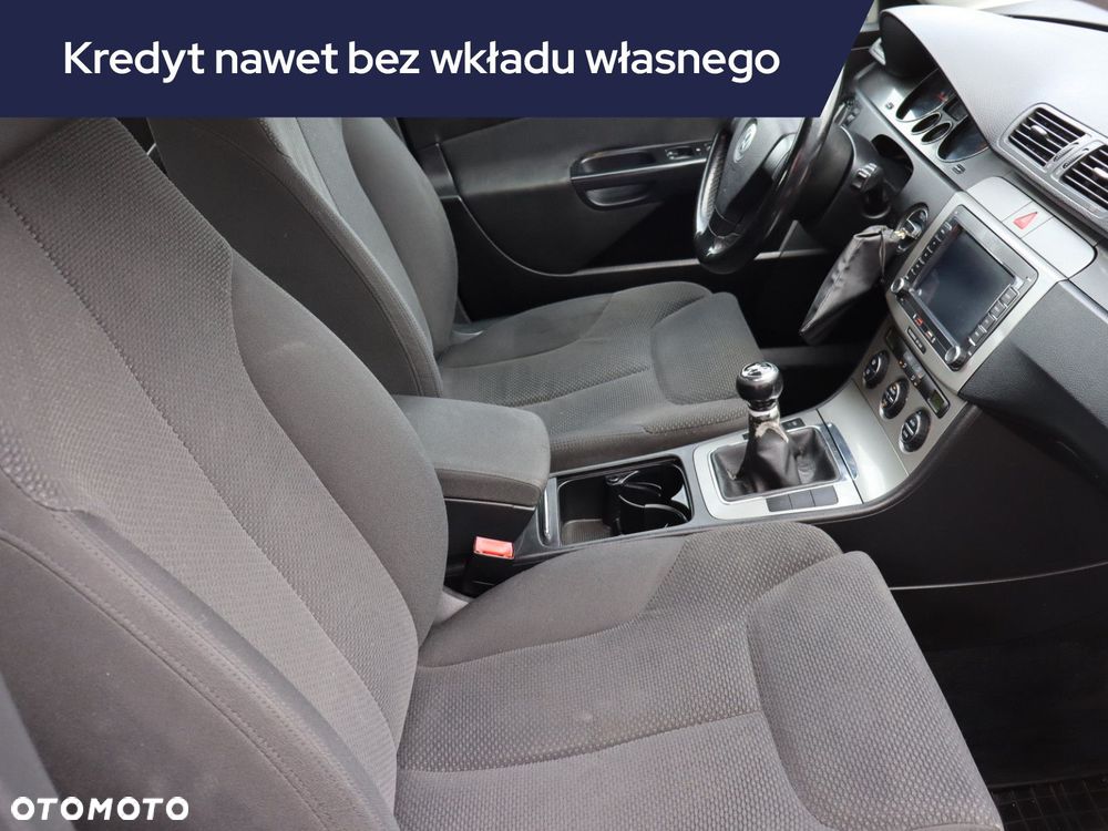 Volkswagen Passat - 11