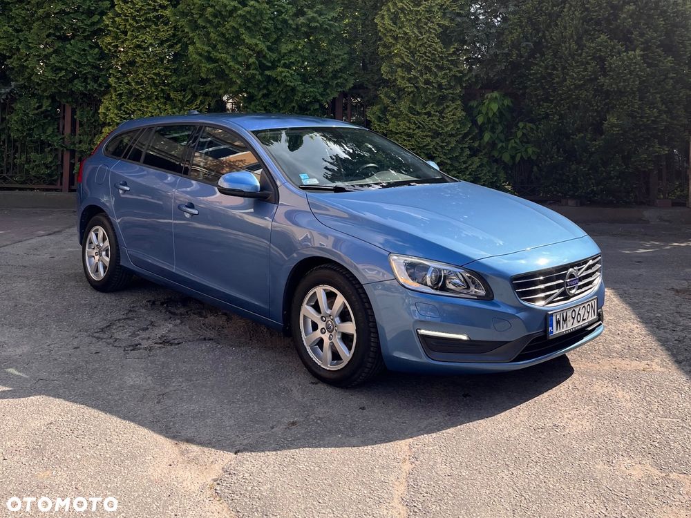 Volvo V60 T3 Momentum - 1