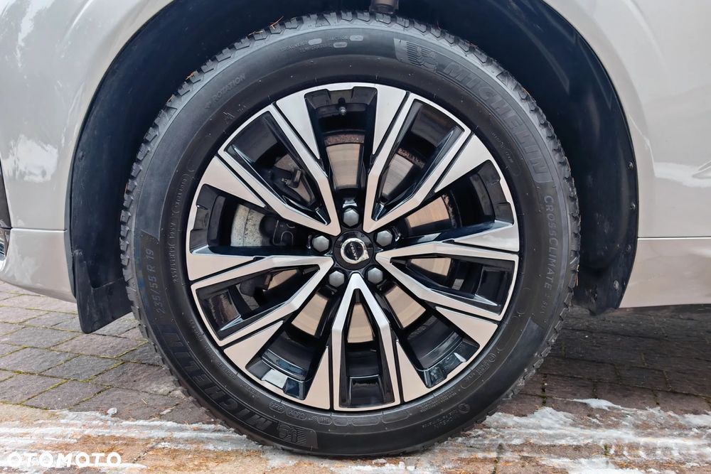 Volvo XC 60 B4 D AWD Plus Dark - 36