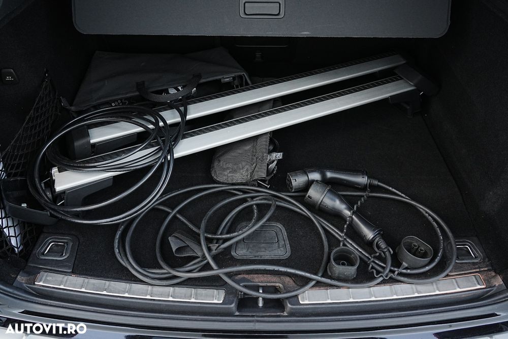 Volvo XC 60 Recharge T8 Twin Engine eAWD R-Design - 29