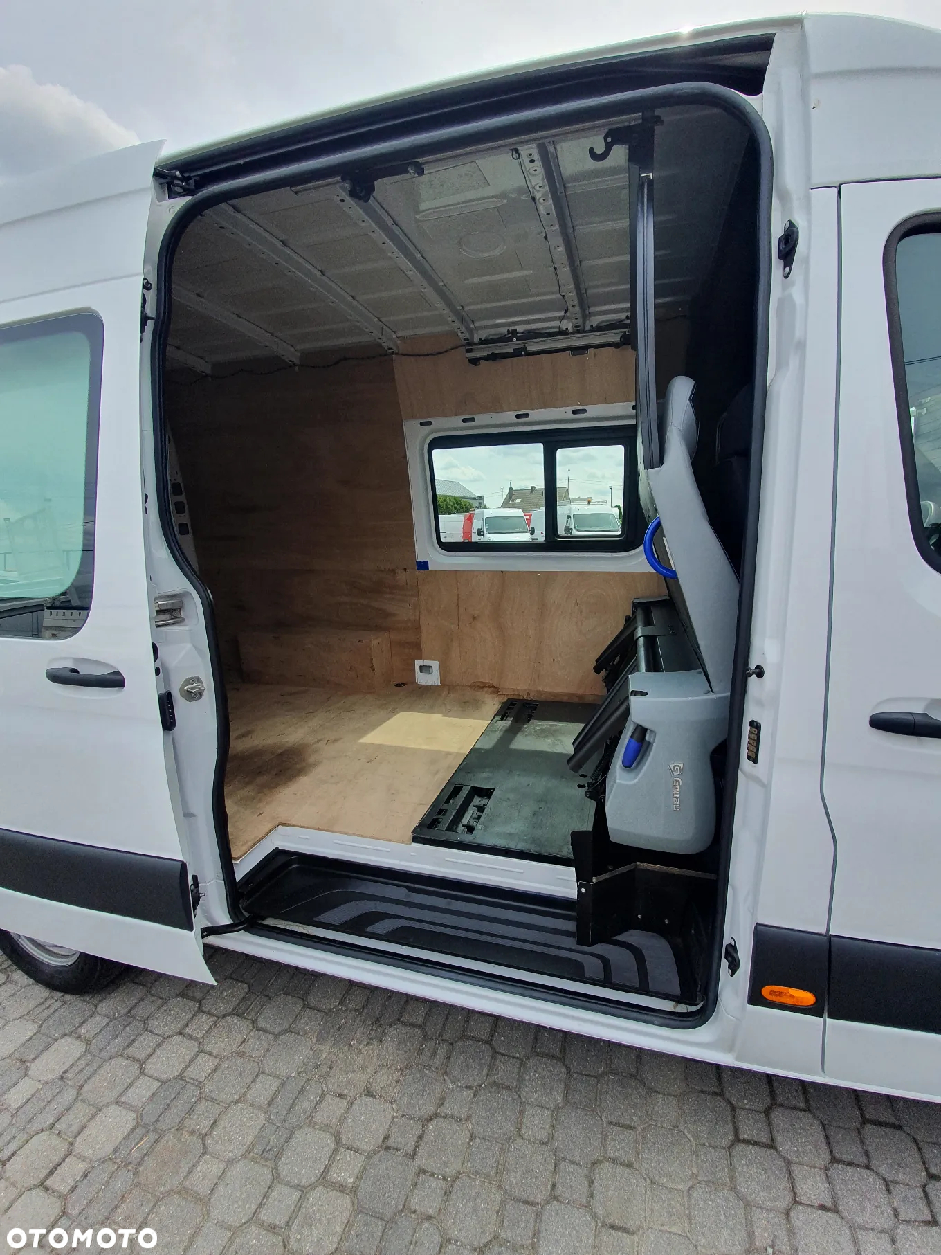 Mercedes-Benz SPRINTER - 13