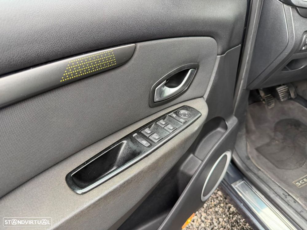 Renault Scénic 1.9 dCi FAP Dynamique - 21