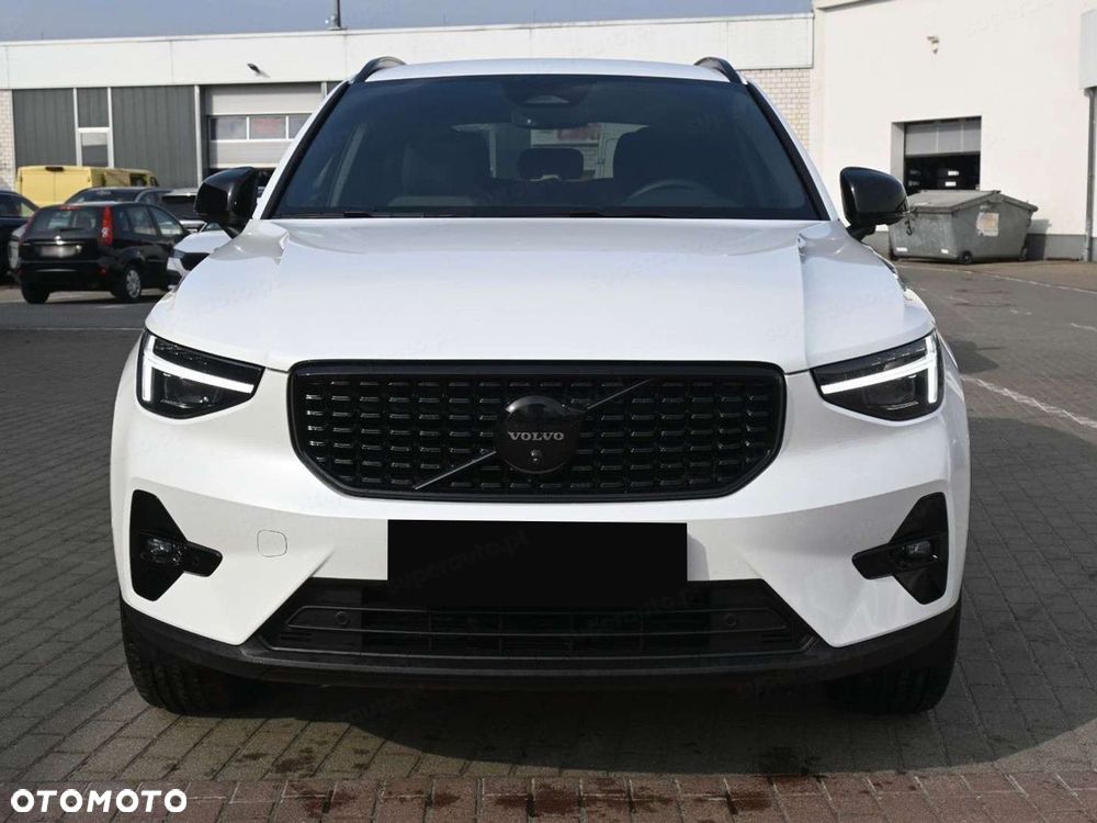 Volvo XC 40 B4 Plus Black Edition - 3