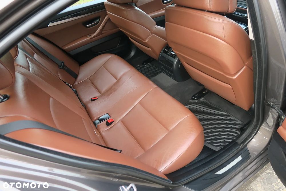 BMW Seria 5 525d - 8
