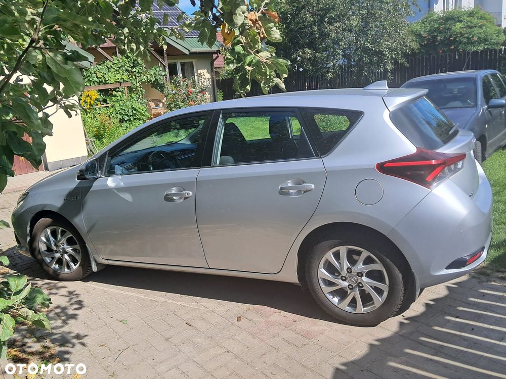 Toyota Auris Hybrid 135 Premium - 3