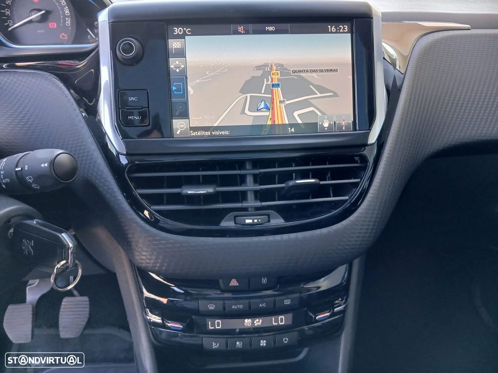 Peugeot 2008 1.2 PureTech Allure - 21