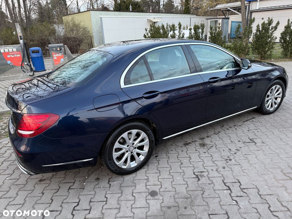 Mercedes-Benz Klasa E 220 d 4-Matic 9G-TRONIC - 4