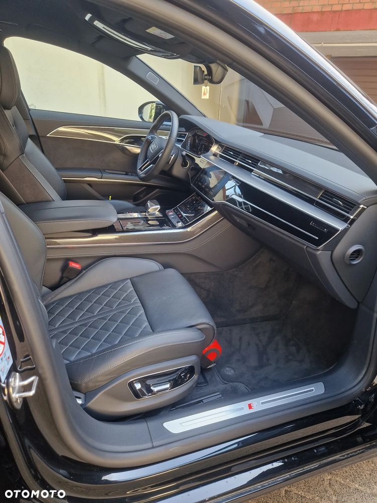 Audi S8 - 12