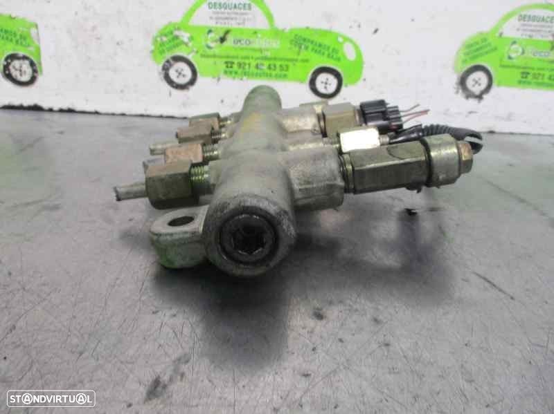 RAMPA INJETORA MAZDA 6 HATCHBACK 2004 - - 4