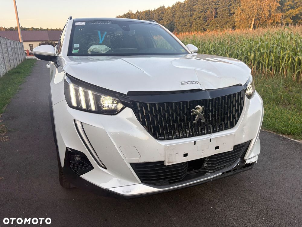 Peugeot 2008 PureTech 130 EAT8 GT - 10