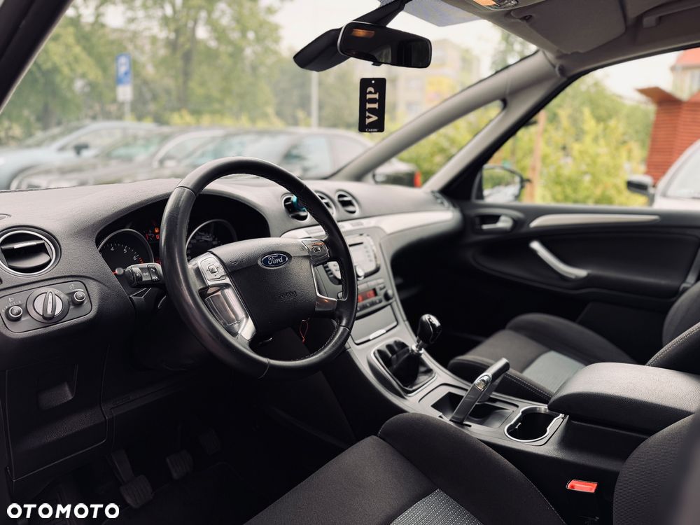 Ford S-Max - 11