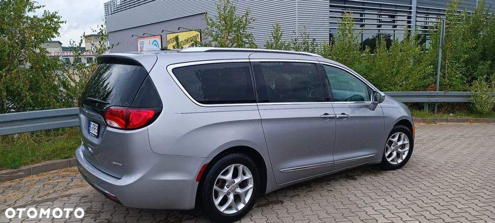 Chrysler Pacifica - 23