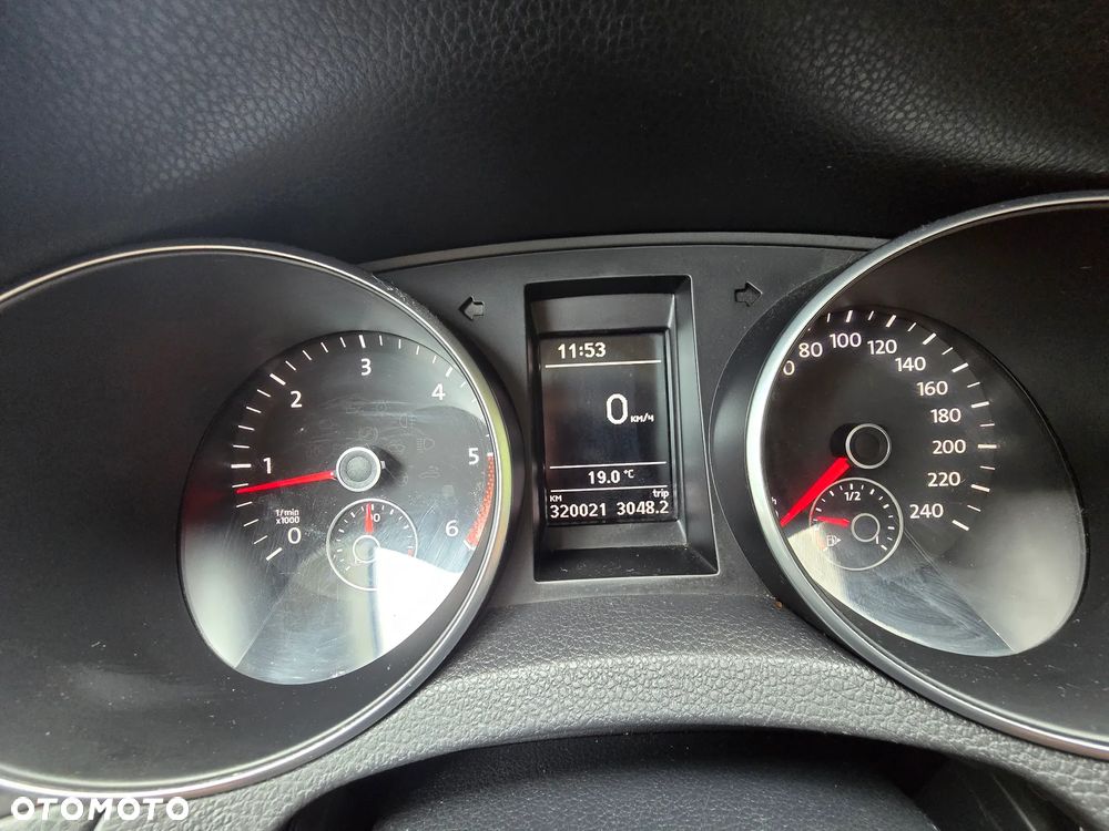 Volkswagen Golf 1.6 TDI DPF Highline - 27