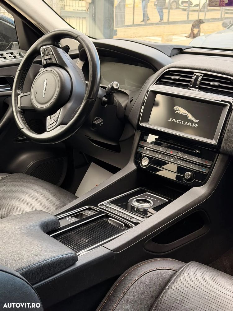 Jaguar F-Pace - 8
