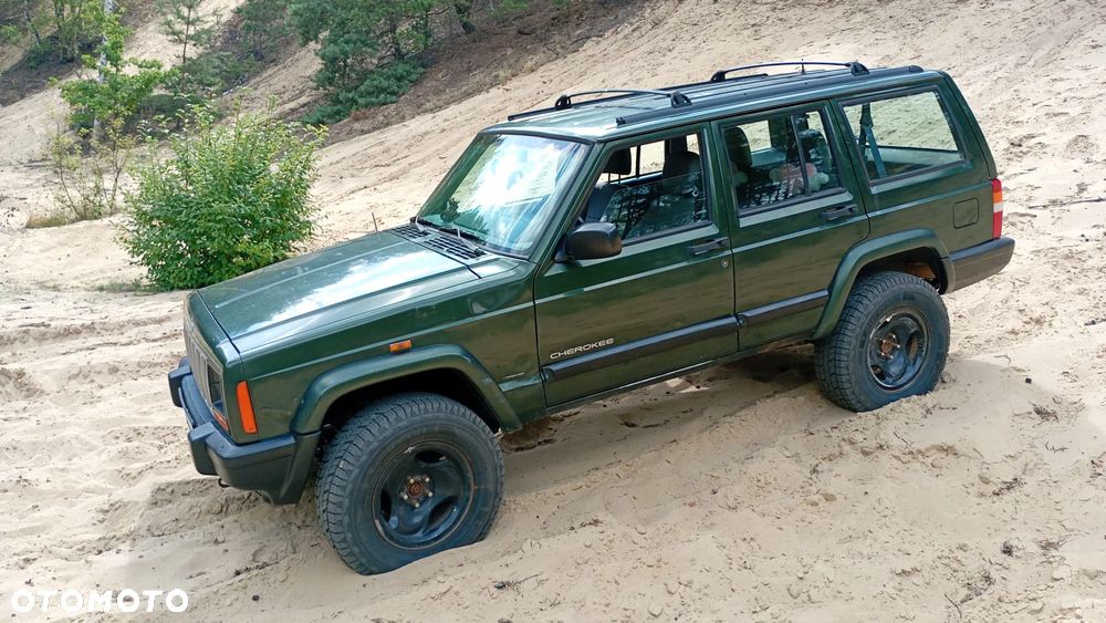 Jeep Cherokee - 17