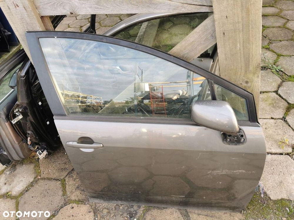 TOYOTA COROLLA VERSO DRZWI PRAWY PRZÓD - 2