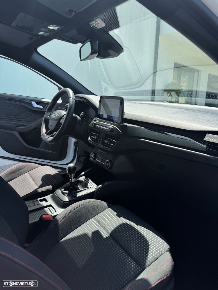 Ford Focus 1.0 EcoBoost MHEV ST-Line - 38