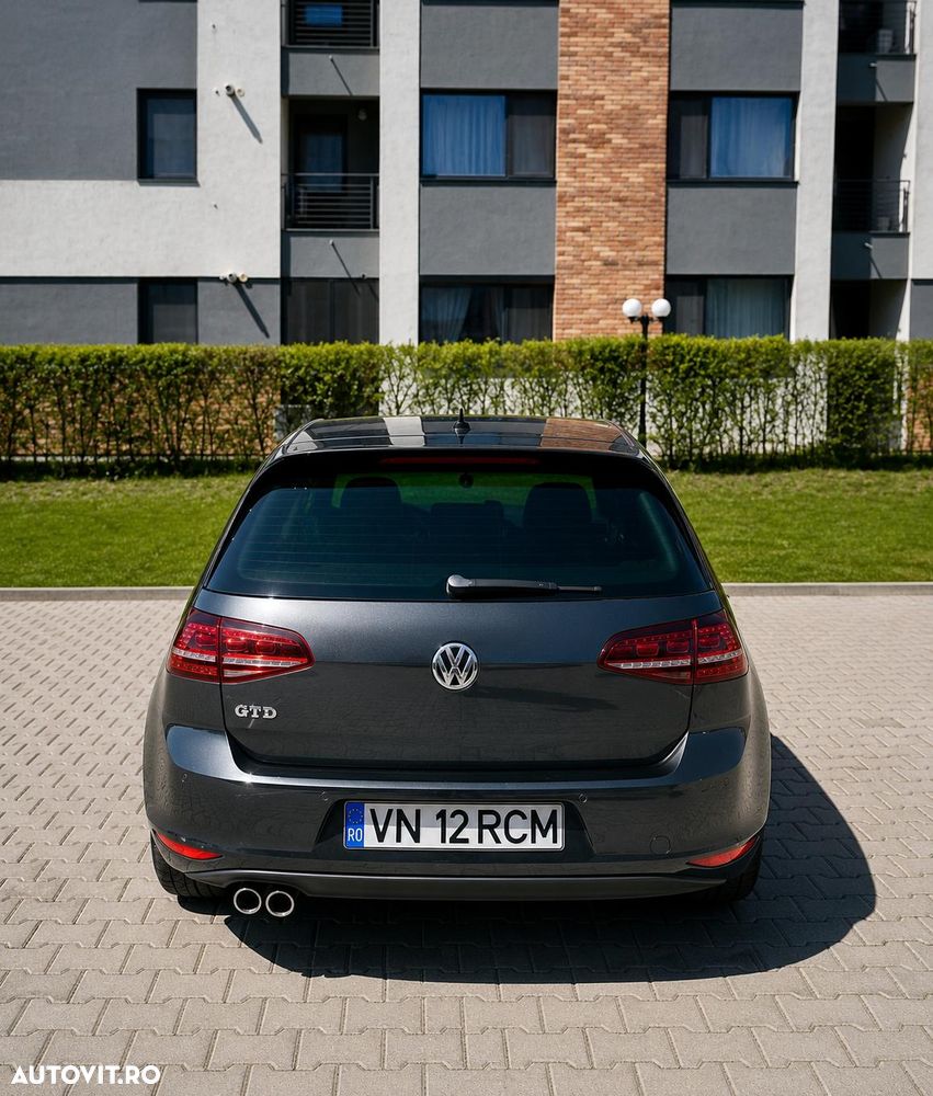 Volkswagen Golf - 2