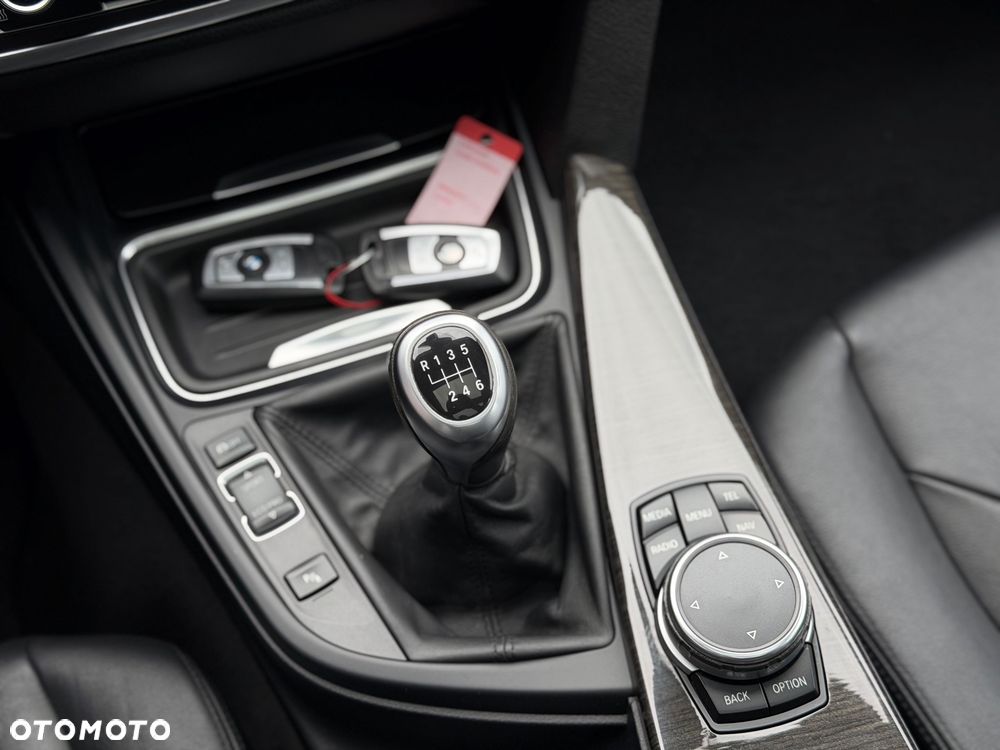 BMW Seria 3 318d Luxury Line EU6 - 30