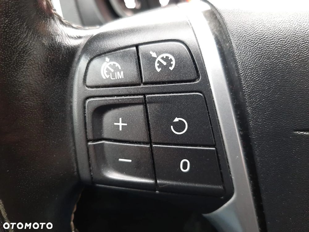 Volvo V40 D3 Geartronic RDesign - 21