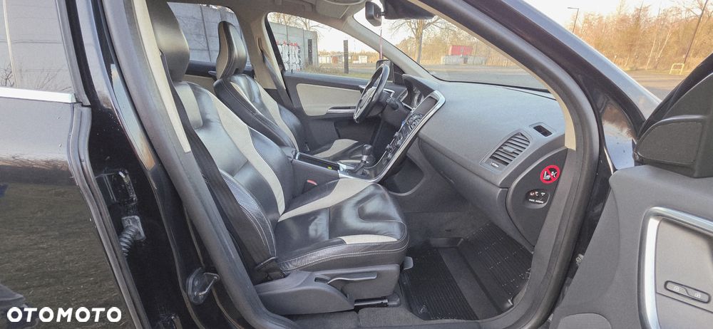 Volvo XC 60 D4 RDesign - 17