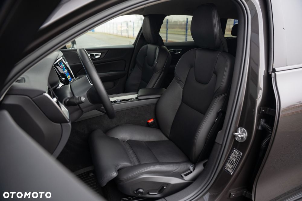 Volvo V60 Cross Country B4 D AWD Geartronic Pro - 23