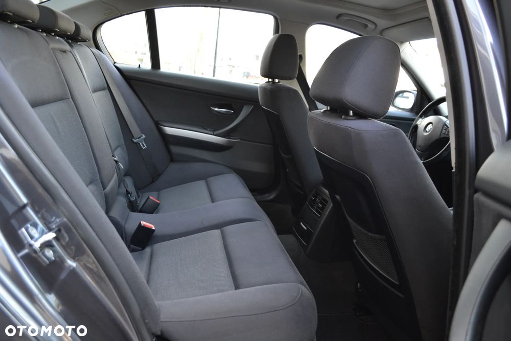BMW Seria 3 325i - 28