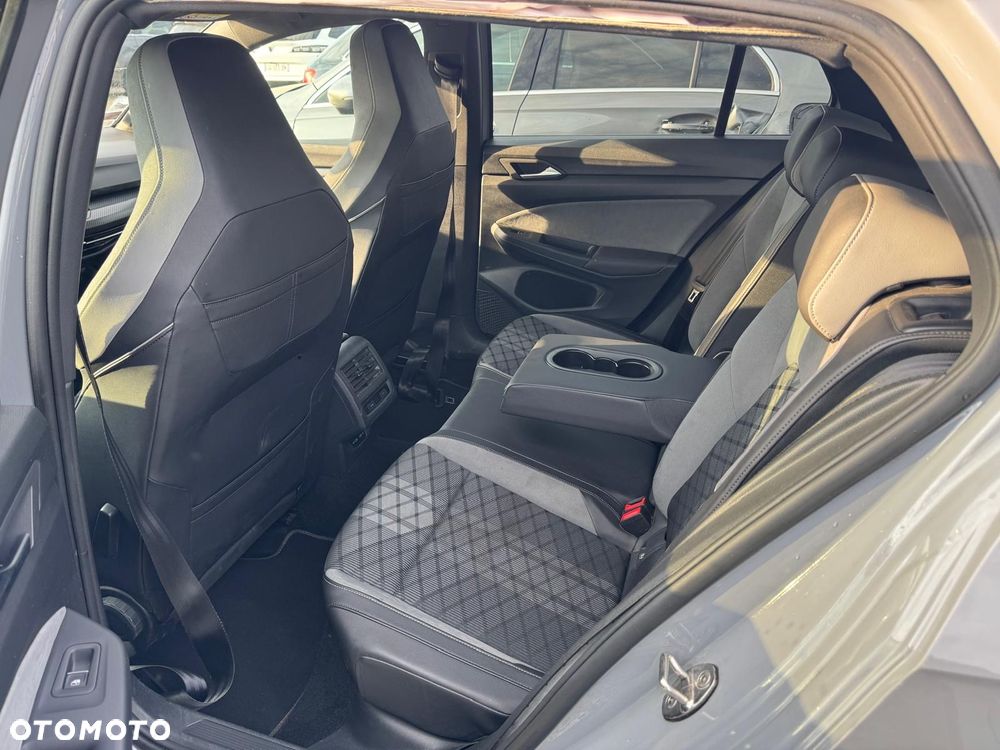 Volkswagen Golf 2.0 TDI SCR DSG R-Line - 16