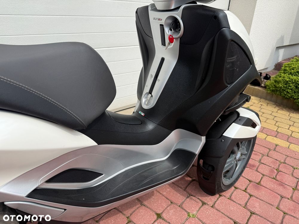 Piaggio MP-3 - 13