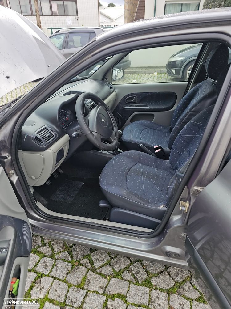 Renault Clio 1.2 - 9