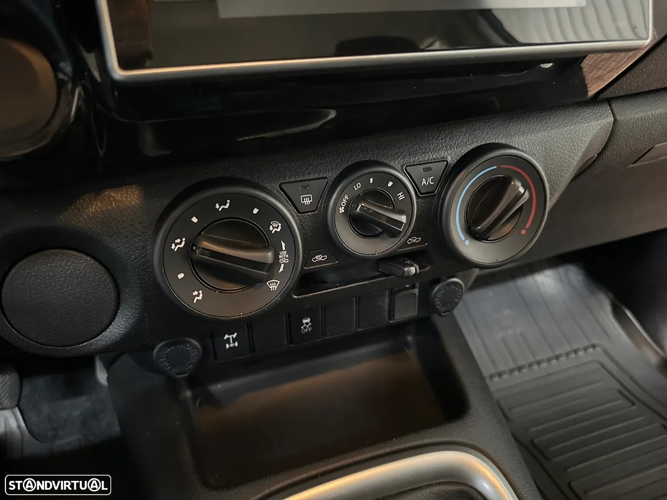 Toyota Hilux 2.4 D-4D 2WD CD Tracker - 30