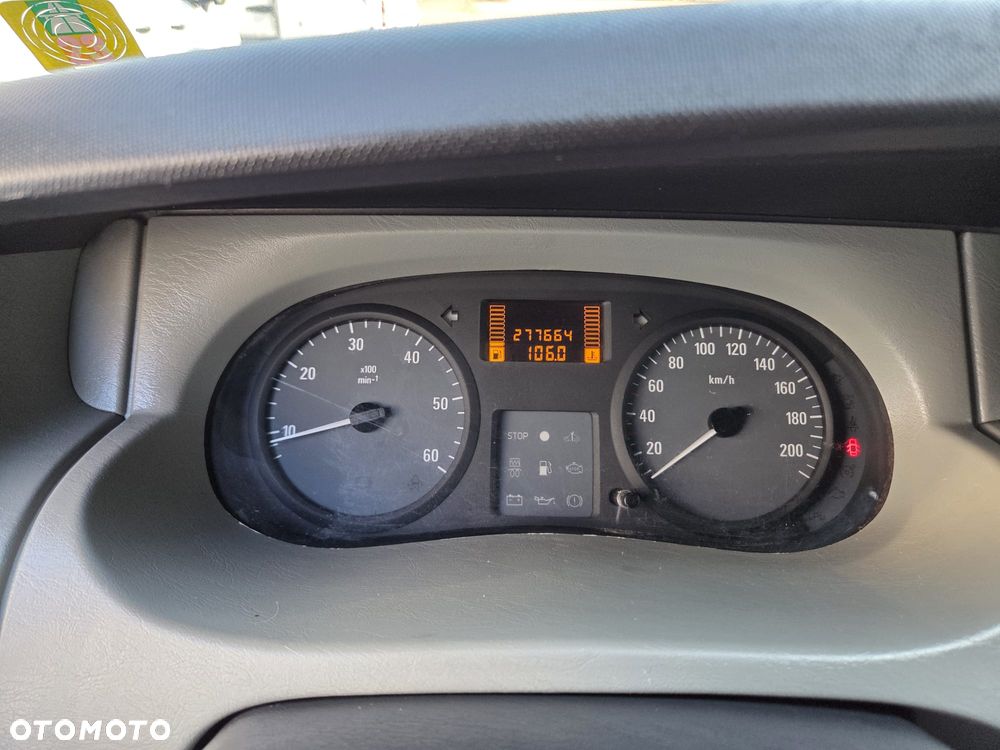 Renault Trafic Vivaro - 19
