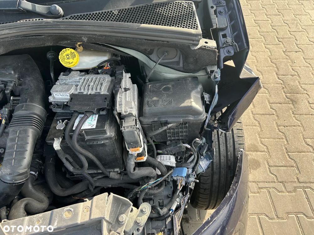 Peugeot 208 - 21