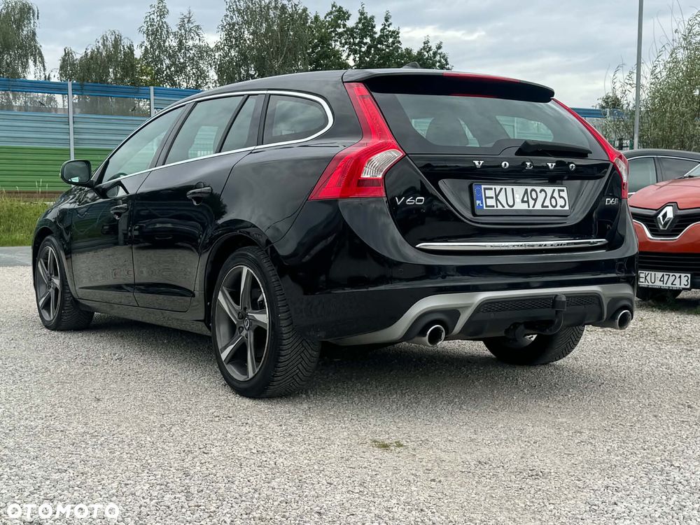 Volvo V60 D6 AWD Plug-in Hybrid R-Design Momentum - 12