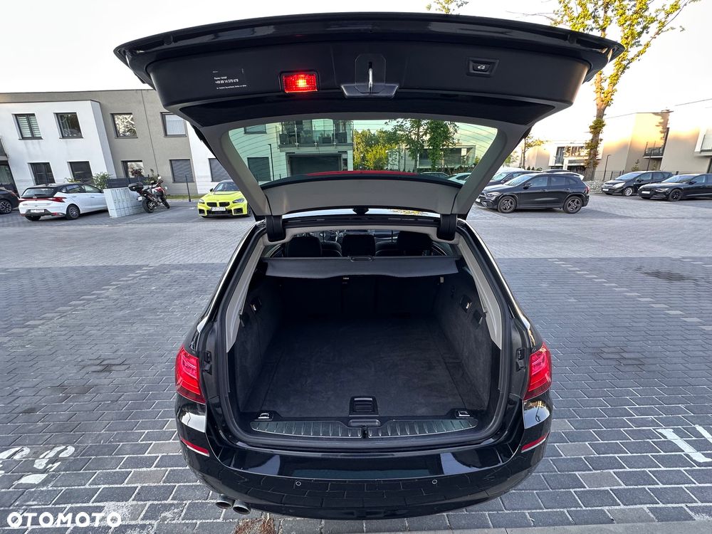 BMW Seria 5 525d xDrive Sport-Aut - 31