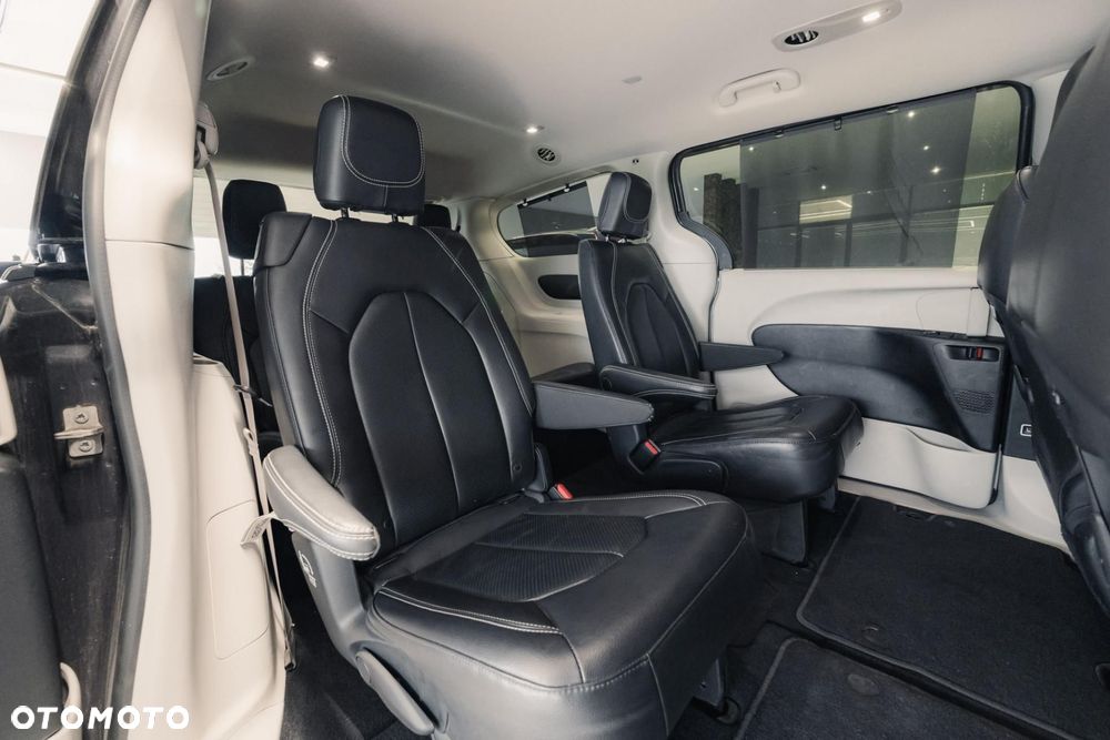 Chrysler Pacifica - 17