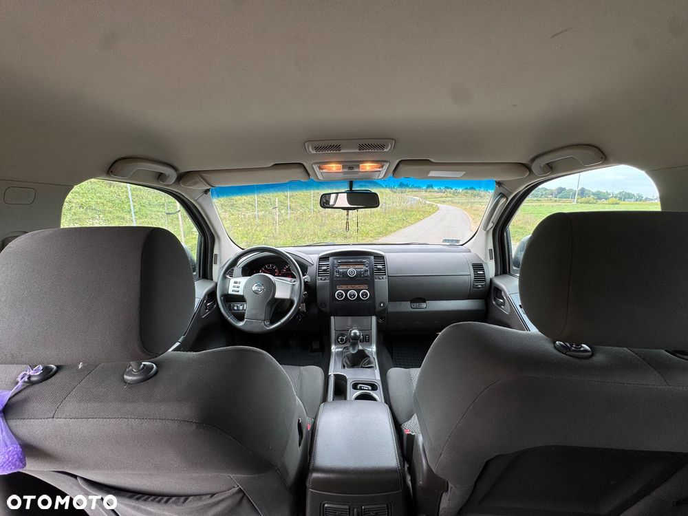 Nissan Pathfinder 2.5 D SE - 8