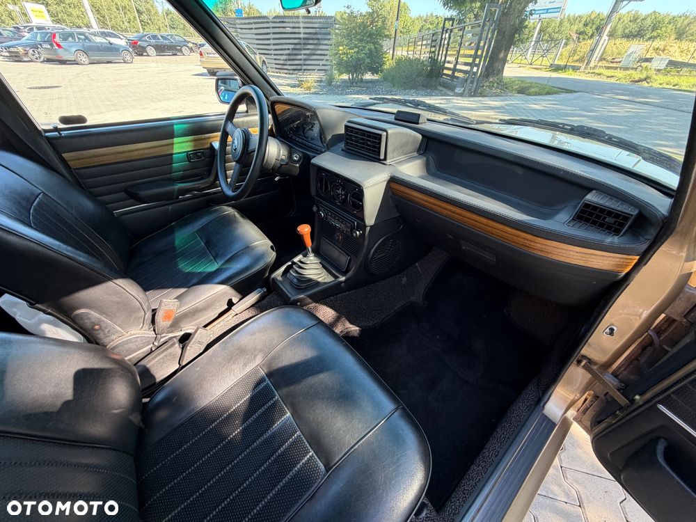 BMW Seria 5 528 i - 29