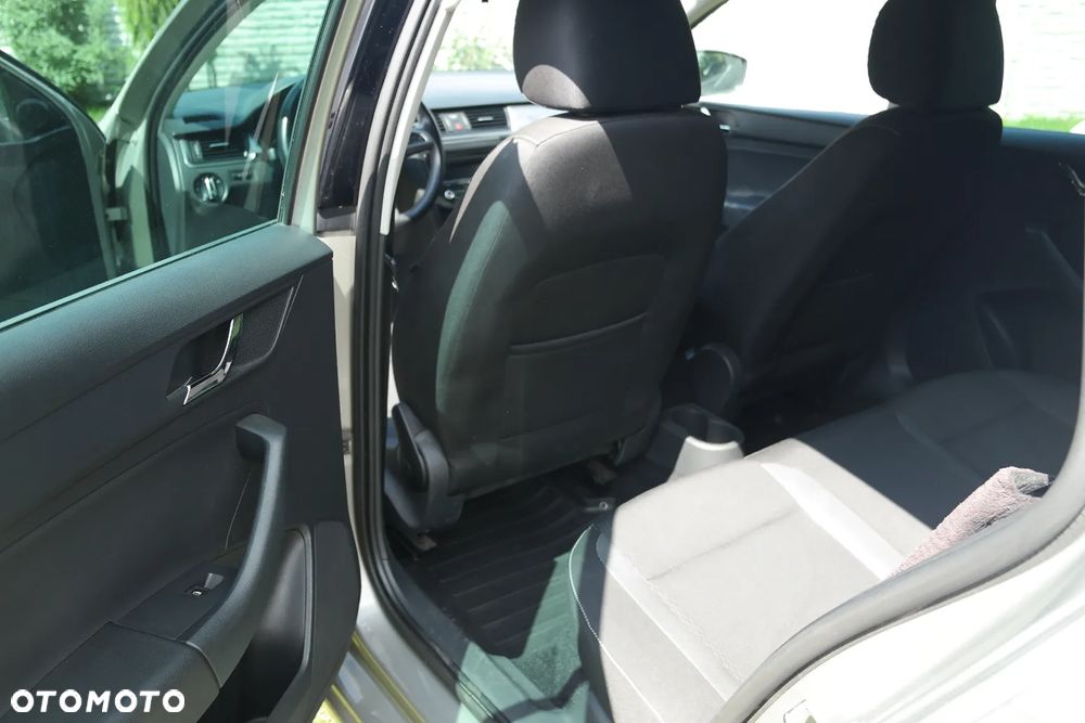 Skoda RAPID Spb 1.2 TSI Ambition - 14