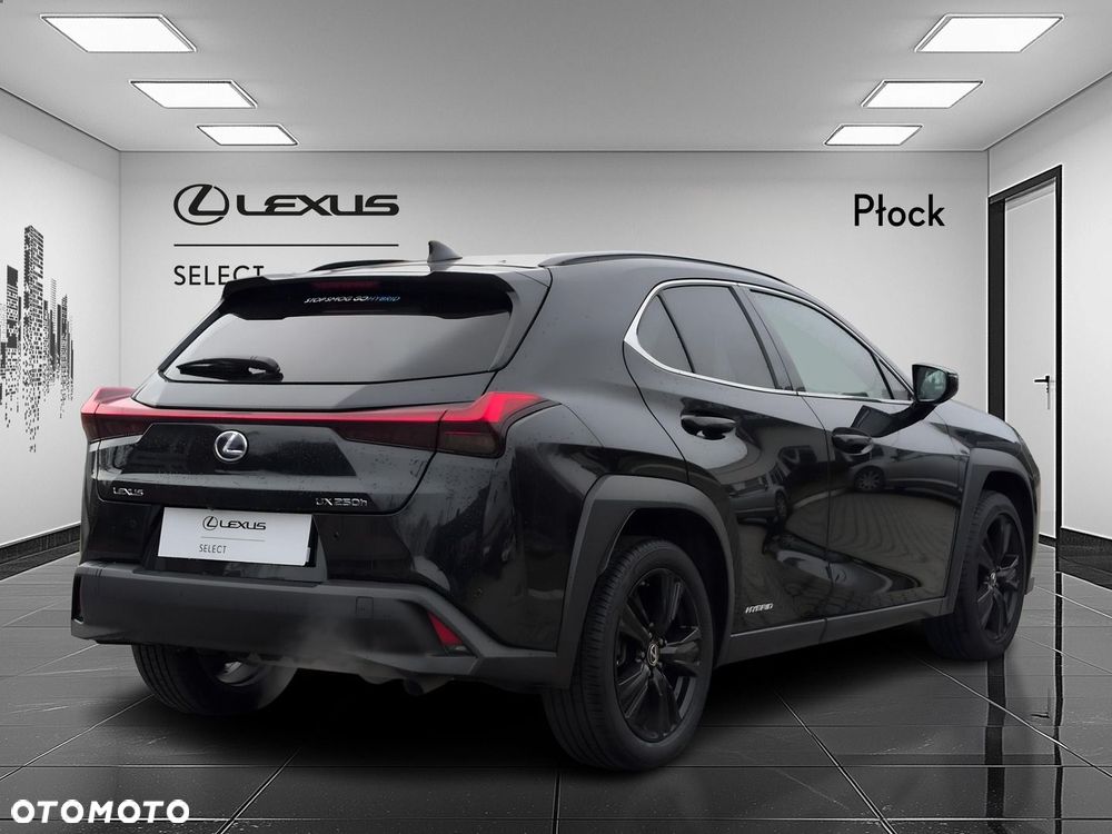 Lexus UX - 5